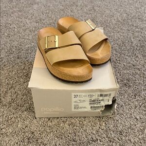 New in Box Women's Almina Birkenstock Tan Sandals